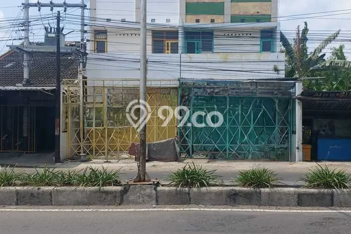 KAWASAN KOMERSIAL! Ruko Disewakan di Jaten, Luas 150m², Jalan Utama KAWASAN KOMERSIAL! Ruko Disewakan di Jaten, Luas 150m², Jalan Utama