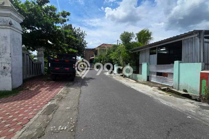 Tanah Dijual Lokasi Strategis di Surakarta dengan Luas 395m2 Tanah Dijual Lokasi Strategis di Surakarta dengan Luas 395m2