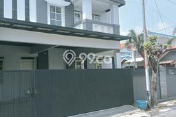 PREMIUM LIVING! Rumah kawasan Colomadu, 2 KM, Area Berkembang, LT 205m² Bangunan 300m² PREMIUM LIVING! Rumah kawasan Colomadu, 2 KM, Area Berkembang, LT 205m² Bangunan 300m²