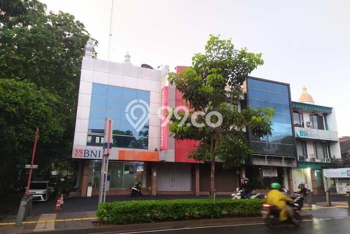 Ruko Disewa di Jakarta Selatan dengan LB 120m2 Area Komersial Ramai Ruko Disewa di Jakarta Selatan dengan LB 120m2 Area Komersial Ramai