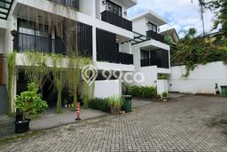 Hunian Mewah Siap Huni LT 171m2 di Kebayoran Lama, Jakarta Selatan Hunian Mewah Siap Huni LT 171m2 di Kebayoran Lama, Jakarta Selatan