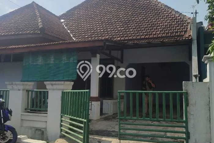 KESEMPATAN TERBAIK! Rumah Nyaman area , Luas 224m2m² LB 300m2m² KESEMPATAN TERBAIK! Rumah Nyaman area , Luas 224m2m² LB 300m2m²