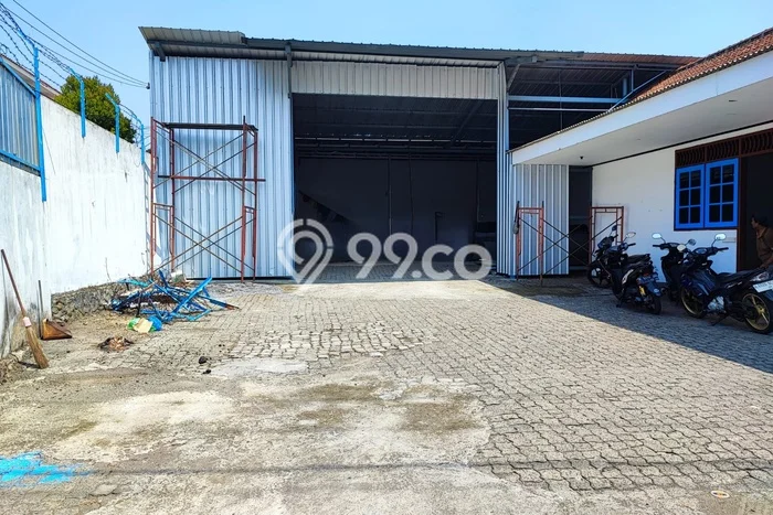 Disewakan Gudang di Kawasan Ramai Simongan Luas 220m2 Disewakan Gudang di Kawasan Ramai Simongan Luas 220m2