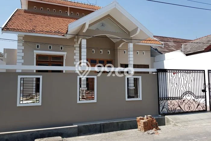 SPECIAL OFFER! Rumah di Tanah Mas, 2 KM, Lingkungan Strategis, LT 240m² Bangunan 200m² SPECIAL OFFER! Rumah di Tanah Mas, 2 KM, Lingkungan Strategis, LT 240m² Bangunan 200m²