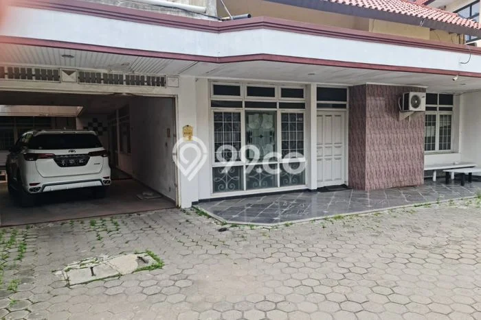 Lokasi strategis! Rumah siap pakai dikontrakkan di Semarang Tengah LB 273m2 Lokasi strategis! Rumah siap pakai dikontrakkan di Semarang Tengah LB 273m2