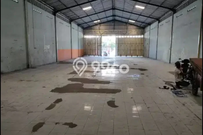 Gudang Disewa di Semarang dengan LB 700m2 Area Komersial Ramai Gudang Disewa di Semarang dengan LB 700m2 Area Komersial Ramai