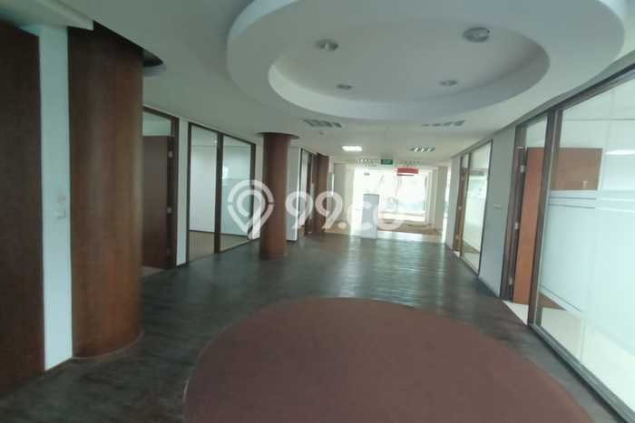 Unit Kantor Disewakan di Simpang Lima di Area Ramai & Strategis Unit Kantor Disewakan di Simpang Lima di Area Ramai & Strategis