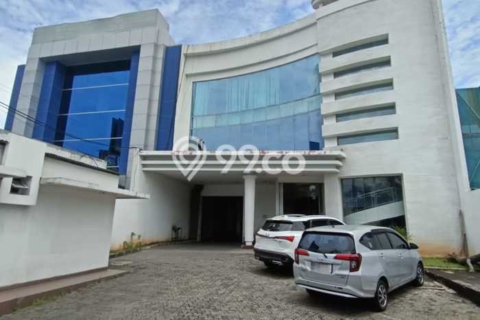 Unit Kantor Disewakan di Simpang Lima di Area Ramai & Strategis Unit Kantor Disewakan di Simpang Lima di Area Ramai & Strategis