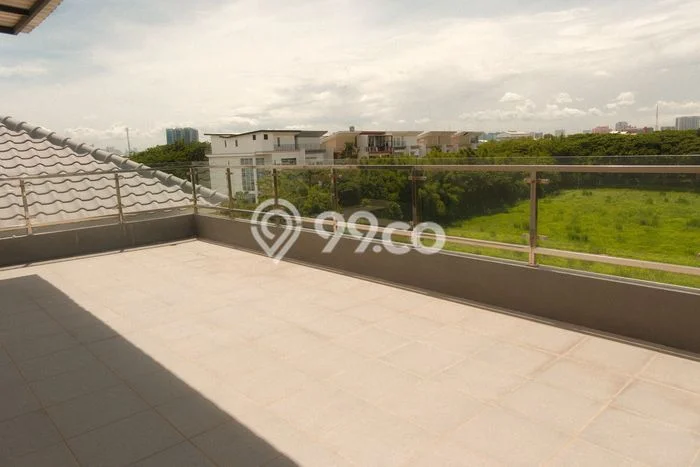 Rumah Mewah LB 300m2 Siap Huni Desain Elegan di Pantai Indah Kapuk, Jakarta Utara Rumah Mewah LB 300m2 Siap Huni Desain Elegan di Pantai Indah Kapuk, Jakarta Utara