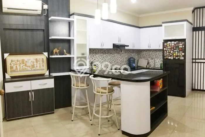 Ruko untuk Disewa di Pusat Jakarta Barat Luas Bangunan 333m2 Ruko untuk Disewa di Pusat Jakarta Barat Luas Bangunan 333m2
