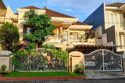 Ready to Use! Luxury House LT 375m2 Desain Elegan di Alun-alun Contong Ready to Use! Luxury House LT 375m2 Desain Elegan di Alun-alun Contong