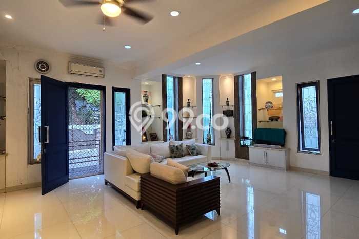 Ready to Use! Premium House LT 253m2 Desain Modern di Puri Indah Ready to Use! Premium House LT 253m2 Desain Modern di Puri Indah