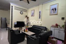 Rumah Strategis 3 Kamar Tidur dan 3 Kamar Mandi di , Dekat Pusat Kota, Jakarta Barat Rumah Strategis 3 Kamar Tidur dan 3 Kamar Mandi di , Dekat Pusat Kota, Jakarta Barat