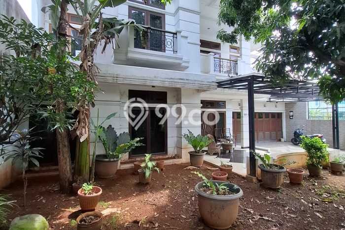 Siap Huni Rumah Mewah 7 Kamar di Kebon Jeruk Dekat ke Mana Pun Siap Huni Rumah Mewah 7 Kamar di Kebon Jeruk Dekat ke Mana Pun