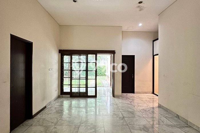 Siap Huni Rumah Mewah 5 Kamar di Menteng Dekat ke Mana Pun Siap Huni Rumah Mewah 5 Kamar di Menteng Dekat ke Mana Pun