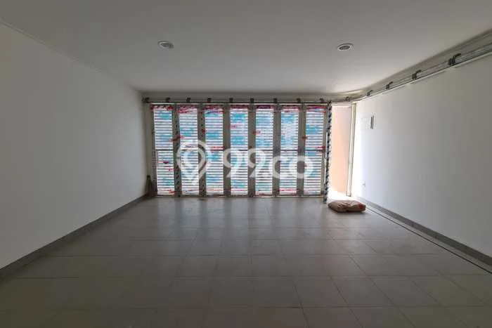 Rumah Elit Modern Tanpa Renovasi di Pantai Indah Kapuk Jakarta Utara Rumah Elit Modern Tanpa Renovasi di Pantai Indah Kapuk Jakarta Utara