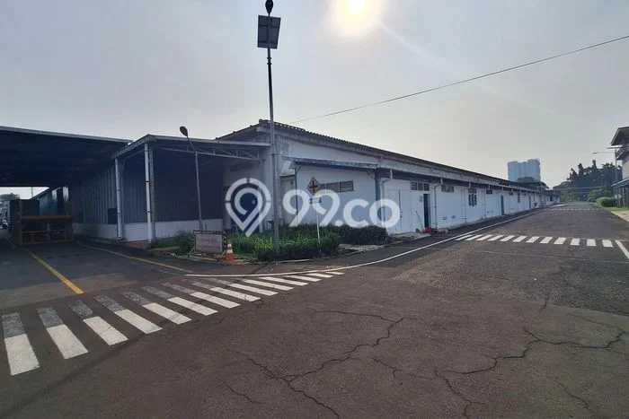 Unit Gudang disewakan di Ciracas Jakarta Timur dengan LT 190000m2 / LB 11700m2 Unit Gudang disewakan di Ciracas Jakarta Timur dengan LT 190000m2 / LB 11700m2