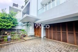 Hunian Kondisi Baik Disewakan di Pondok Indah, Jakarta Selatan LT 450m2, LB 400m2 Hunian Kondisi Baik Disewakan di Pondok Indah, Jakarta Selatan LT 450m2, LB 400m2