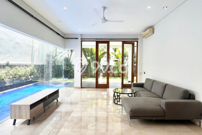 Rumah Elit LB 480m2 Siap Huni Desain Elegan di Kemang, Jakarta Selatan Rumah Elit LB 480m2 Siap Huni Desain Elegan di Kemang, Jakarta Selatan