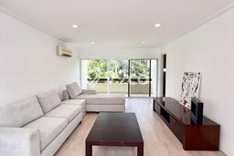 Hunian Modern dengan LT 290m2 & LB 300m2 Disewakan di Kemang Hunian Modern dengan LT 290m2 & LB 300m2 Disewakan di Kemang