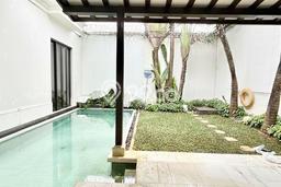 Sewa Rumah Strategis di Pejaten LT 400m2 / LB 550m2 Kondisi Bagus Sewa Rumah Strategis di Pejaten LT 400m2 / LB 550m2 Kondisi Bagus