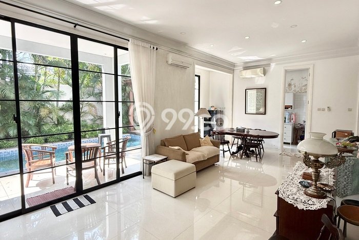 Disewakan! Rumah 3 Kamar Tidur &
3 Kamar Mandi di Kemang, Jakarta Selatan Disewakan! Rumah 3 Kamar Tidur &
3 Kamar Mandi di Kemang, Jakarta Selatan