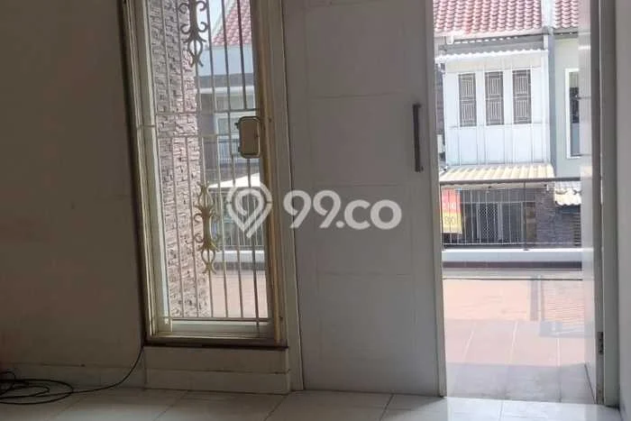 Rumah Elit Modern Tanpa Renovasi di Raffles Hills Jakarta Timur Rumah Elit Modern Tanpa Renovasi di Raffles Hills Jakarta Timur