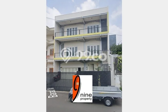 Hunian Mewah Siap Huni LT 200m2 di Kelapa Gading, Jakarta Utara Hunian Mewah Siap Huni LT 200m2 di Kelapa Gading, Jakarta Utara