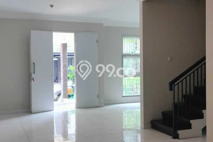 Rumah Elit Modern Tanpa Renovasi di Raffles Hills Jakarta Timur Rumah Elit Modern Tanpa Renovasi di Raffles Hills Jakarta Timur