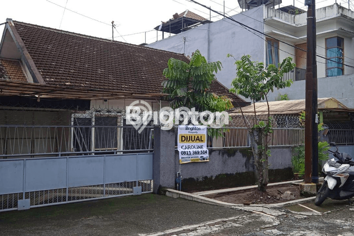 Rumah Mewah LB 300m2 Siap Huni Desain Elegan di Buah-buahan, Malang Rumah Mewah LB 300m2 Siap Huni Desain Elegan di Buah-buahan, Malang