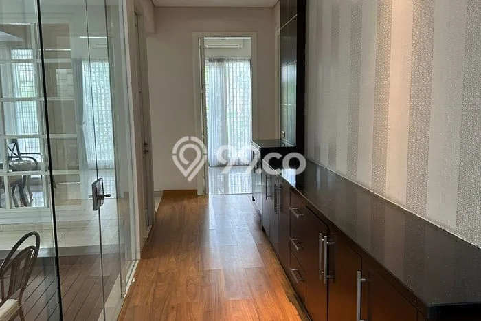 Rumah sewa siap pakai 5 KT di Citraland, Surabaya Rumah sewa siap pakai 5 KT di Citraland, Surabaya