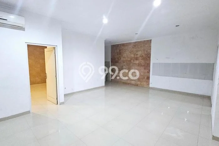 Lokasi strategis! Rumah siap pakai disewakan di Gayungan LB 320m2 Lokasi strategis! Rumah siap pakai disewakan di Gayungan LB 320m2