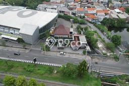 Disewakan! Rumah 7 Kamar Tidur &
3 Kamar Mandi di Raya A Yani, Surabaya Disewakan! Rumah 7 Kamar Tidur &
3 Kamar Mandi di Raya A Yani, Surabaya