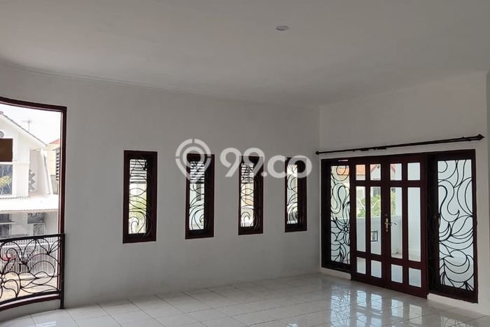 Rumah sewa siap huni 6 Kamar Tidur di Citraland, Surabaya Rumah sewa siap huni 6 Kamar Tidur di Citraland, Surabaya