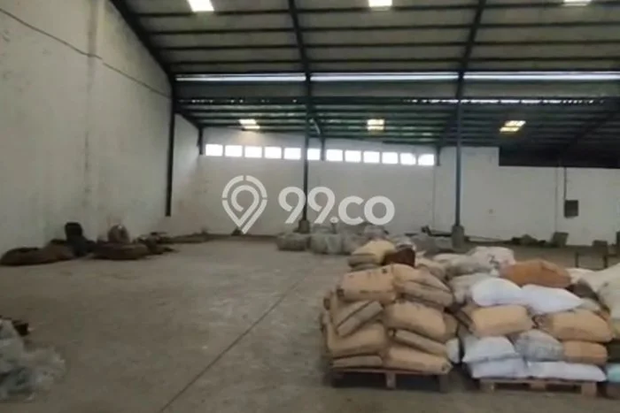 Gudang Disewa di Mojokerto dengan LB 2200m2 Area Komersial Ramai Gudang Disewa di Mojokerto dengan LB 2200m2 Area Komersial Ramai