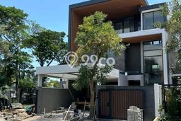 Rumah Berkualitas dengan 5 Kamar Tidur di Lingkungan Asri Citraland, Surabaya Rumah Berkualitas dengan 5 Kamar Tidur di Lingkungan Asri Citraland, Surabaya