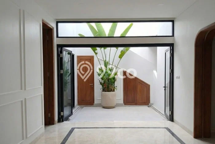 Lokasi strategis! Rumah siap pakai disewakan di Kebayoran Baru LB 180m2 Lokasi strategis! Rumah siap pakai disewakan di Kebayoran Baru LB 180m2