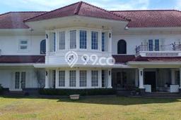 Ready to Use! Luxury House LT 2600m2 Desain Elegan di Lembang Ready to Use! Luxury House LT 2600m2 Desain Elegan di Lembang