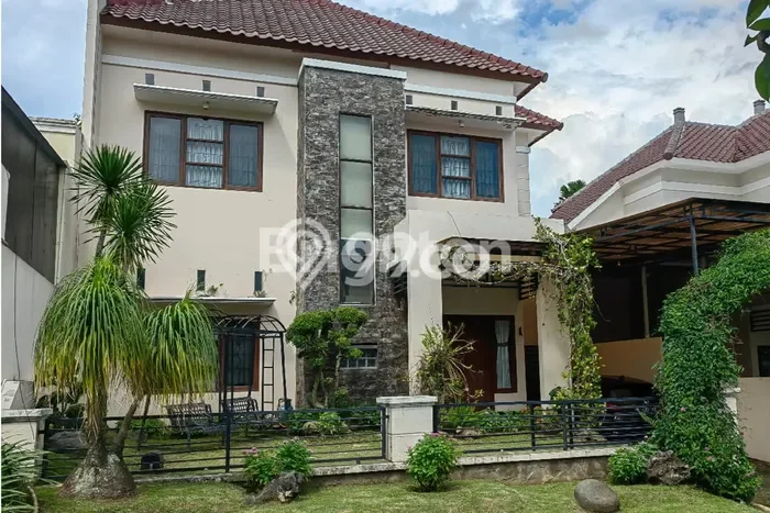 Ready to Use! Luxury House LT 240m2 Desain Modern di Villa Puncak Tidar Ready to Use! Luxury House LT 240m2 Desain Modern di Villa Puncak Tidar