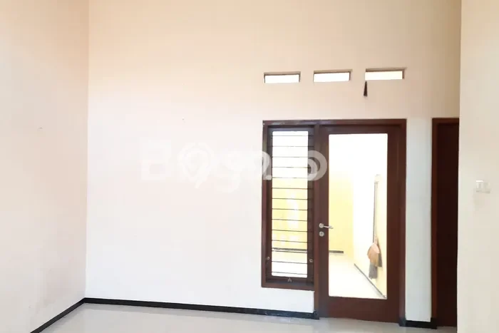 PREMIUM LIVING! Rumah di Dieng, 1 KM, Area Berkembang, Luas 105m² Bangunan 50m² PREMIUM LIVING! Rumah di Dieng, 1 KM, Area Berkembang, Luas 105m² Bangunan 50m²