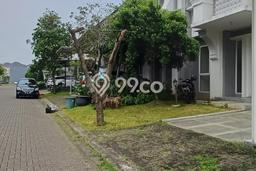 Disewakan Hunian Mewah dengan 4 KT & 4 KM di Tangerang Disewakan Hunian Mewah dengan 4 KT & 4 KM di Tangerang