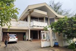 Jual Rumah Mewah Megah Dengan View Eksklusif di Intercon, Jakarta Barat Jual Rumah Mewah Megah Dengan View Eksklusif di Intercon, Jakarta Barat