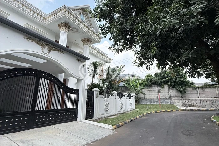 Hunian Mewah LB 600m2 Siap Huni Desain Elegan di BSD Puspita Loka, Tangerang Hunian Mewah LB 600m2 Siap Huni Desain Elegan di BSD Puspita Loka, Tangerang