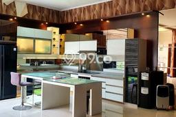 Rumah Elit Modern Tanpa Renovasi di Taman Holis Indah Bandung Rumah Elit Modern Tanpa Renovasi di Taman Holis Indah Bandung