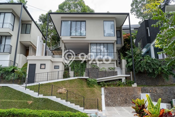 Ready to Use! Luxury House LT 395m2 Desain Elegan di Dago Pakar Ready to Use! Luxury House LT 395m2 Desain Elegan di Dago Pakar