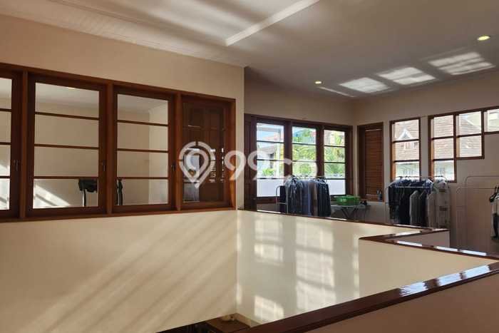 Rumah Elit Modern Tanpa Renovasi di Setra Sari Bandung Rumah Elit Modern Tanpa Renovasi di Setra Sari Bandung