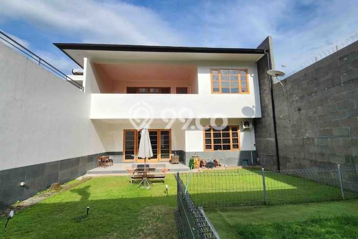 Rumah Elit Modern Tanpa Renovasi di Setra Sari Bandung Rumah Elit Modern Tanpa Renovasi di Setra Sari Bandung