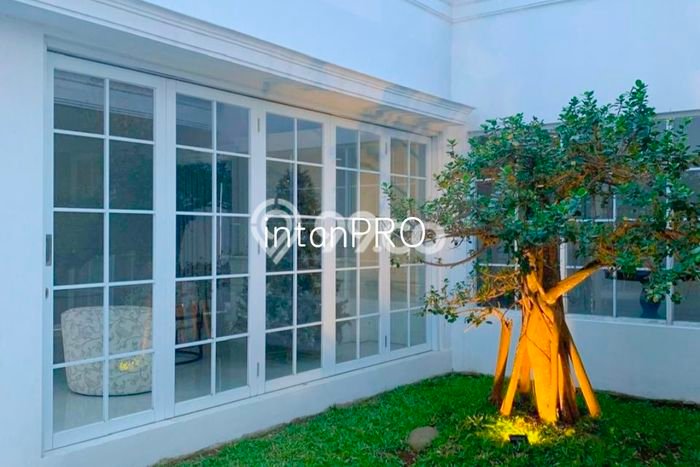 Rumah Elit Modern Tanpa Renovasi di Kota Baru Parahyangan Bandung Rumah Elit Modern Tanpa Renovasi di Kota Baru Parahyangan Bandung