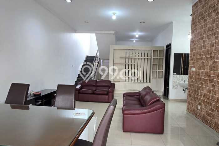 Lokasi terbaik! Rumah siap huni disewakan di Batununggal LB 240m2 Lokasi terbaik! Rumah siap huni disewakan di Batununggal LB 240m2