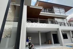 Rumah Elit LB 450m2 Siap Pakai Desain Elegan di Setiabudi, Bandung Rumah Elit LB 450m2 Siap Pakai Desain Elegan di Setiabudi, Bandung